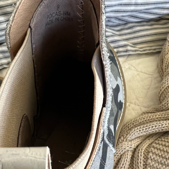 Nicole Miller Camo Booties - Size 9 - Picture 4 of 4
